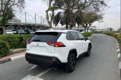 2021 RAV4 Toyota XLE 4CYLINDER